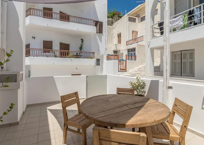 Anchorage * Adamantas (Milos)