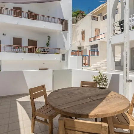 Anchorage * Adamantas (Milos)
